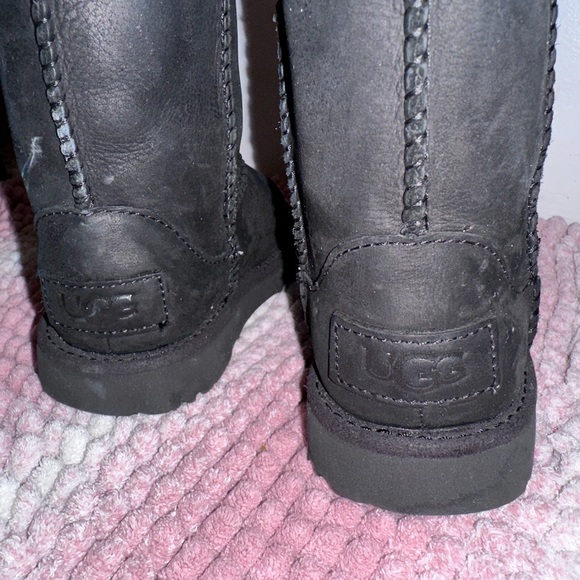 UGG Boots Kids 6 - Picture 3 of 5